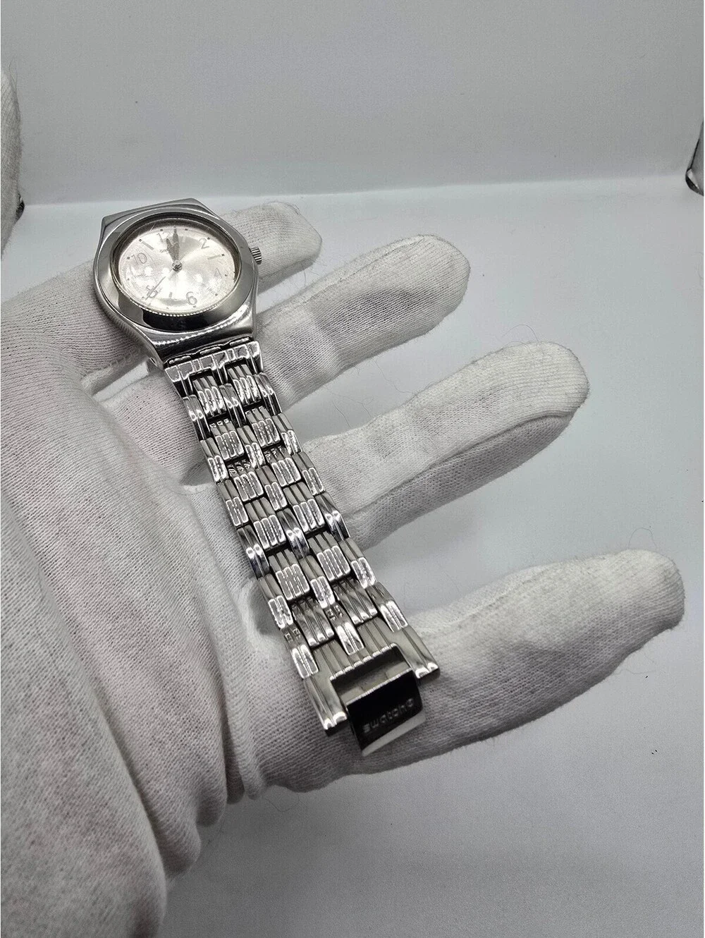 Swatch Irony Signoralia Women’s Quartz Analog Watch Silver Dial Stainless Steel